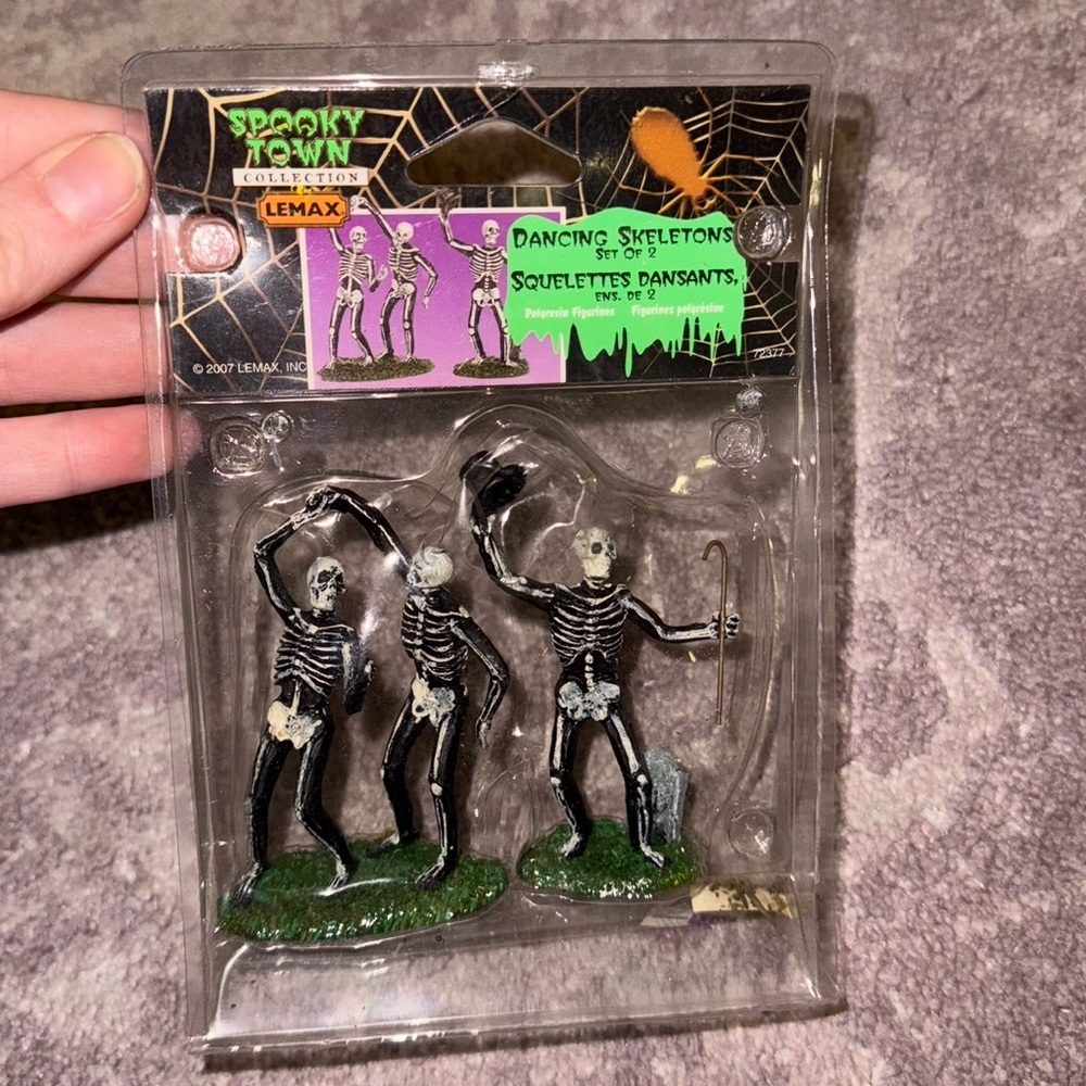 Lemax Spooky Town Accessory Dancing Skeleton Set #72377 Halloween Village 2007